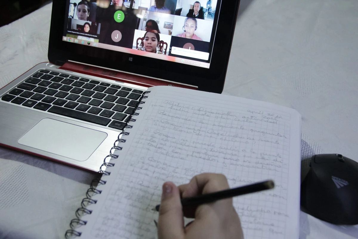 Estudió enseñanza media completa desde Chile en programa online de EE.UU. y pidió convalidación: Corte rechazó su solicitud