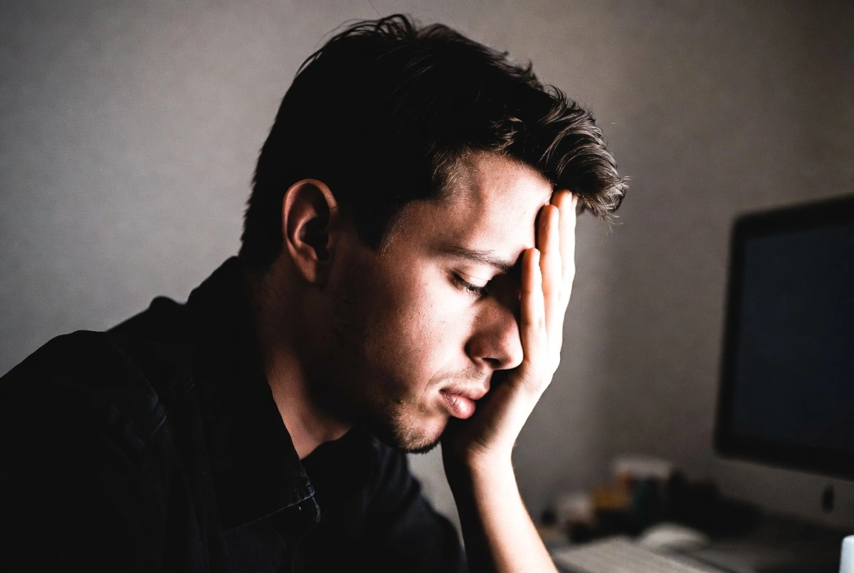 Fatiga persistente pese a dormir bien: Expertos advierten que déficit de vitamina D, cortisol o hierro puede ser la causa