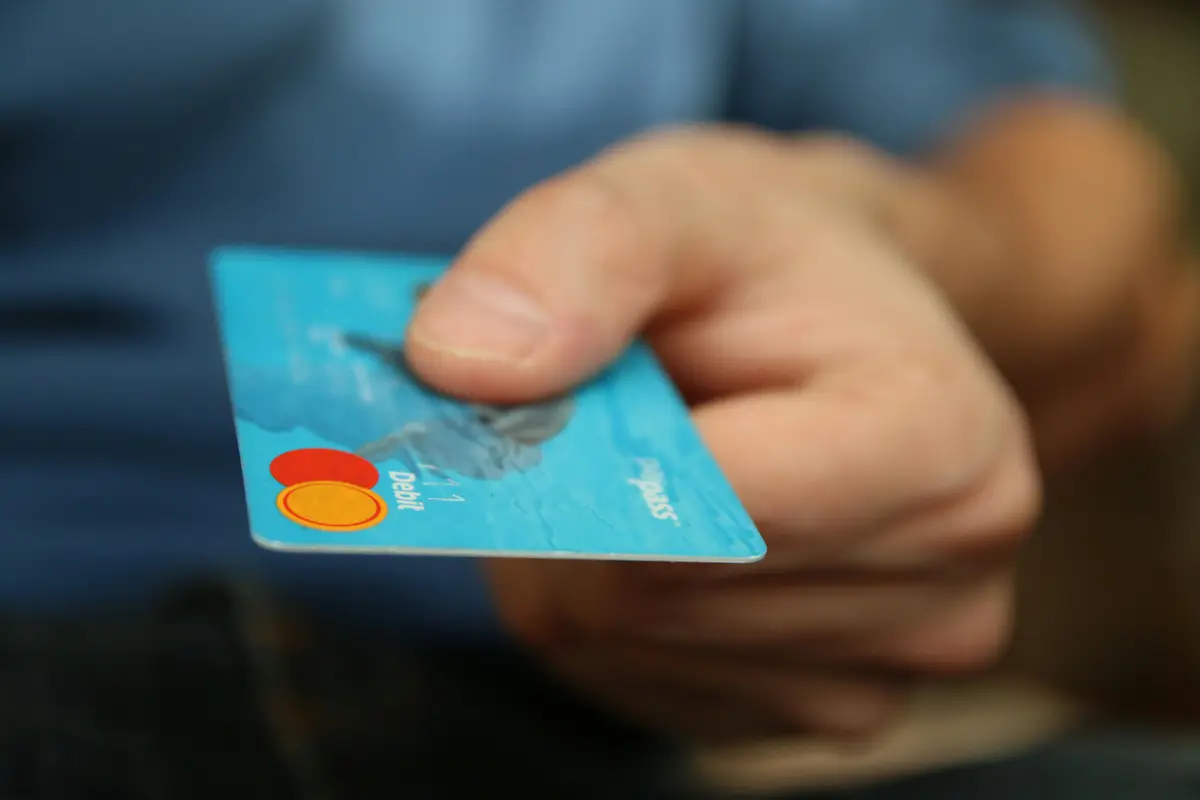 Fraudes bancarios suben 30% y crecen los juicios: Qué determina si gana el cliente o el banco en tribunales chilenos