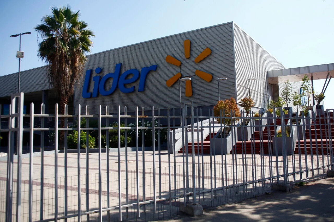 Fue a comprar a un Líder en Cerrillos y le robaron su auto: Corte ordena a supermercado pagarle $5,8 millones