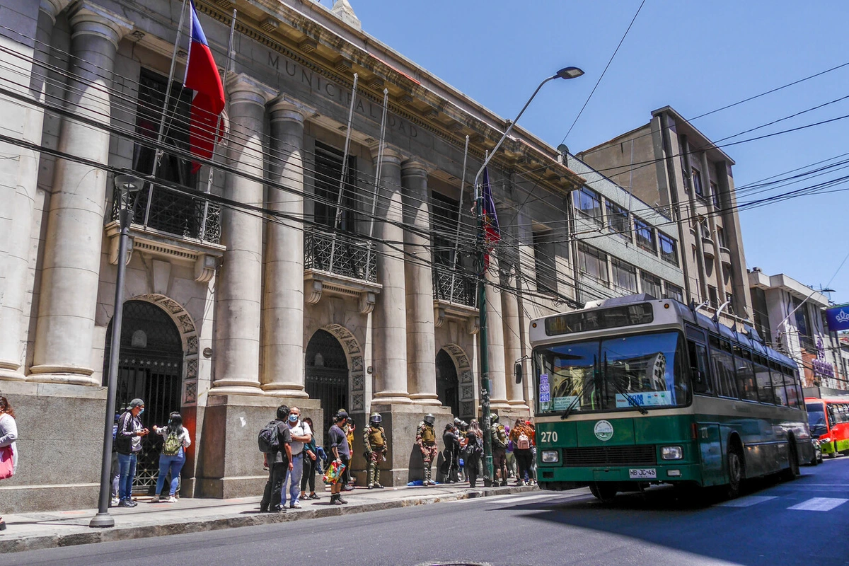 Fue a juicio por vendedor ambulante que comercializaba lo mismo que él y frente a su local: Corte ordena a Municipalidad reubicarlo