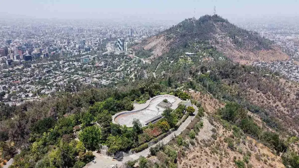 Fue asaltado mientras entrenaba en el Cerro San Cristóbal y nadie lo auxilió: Corte ordena al recinto pagarle 1,7 millones