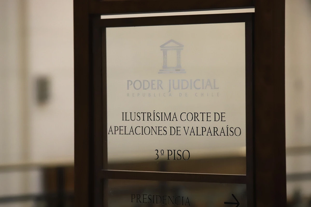Fue condenado por maltrato pero un video mostraba a su pareja agrediéndolo: Corte anuló la sentencia y ordenó nuevo juicio