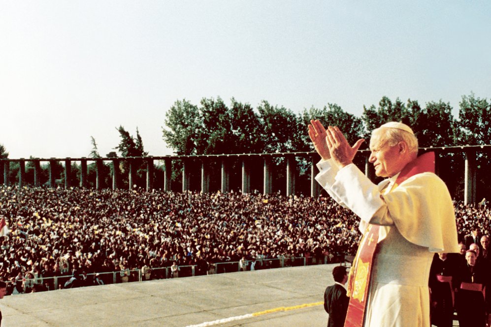 Fue torturado por dar discurso durante visita del Papa en 1987: $50 millones de indemnización