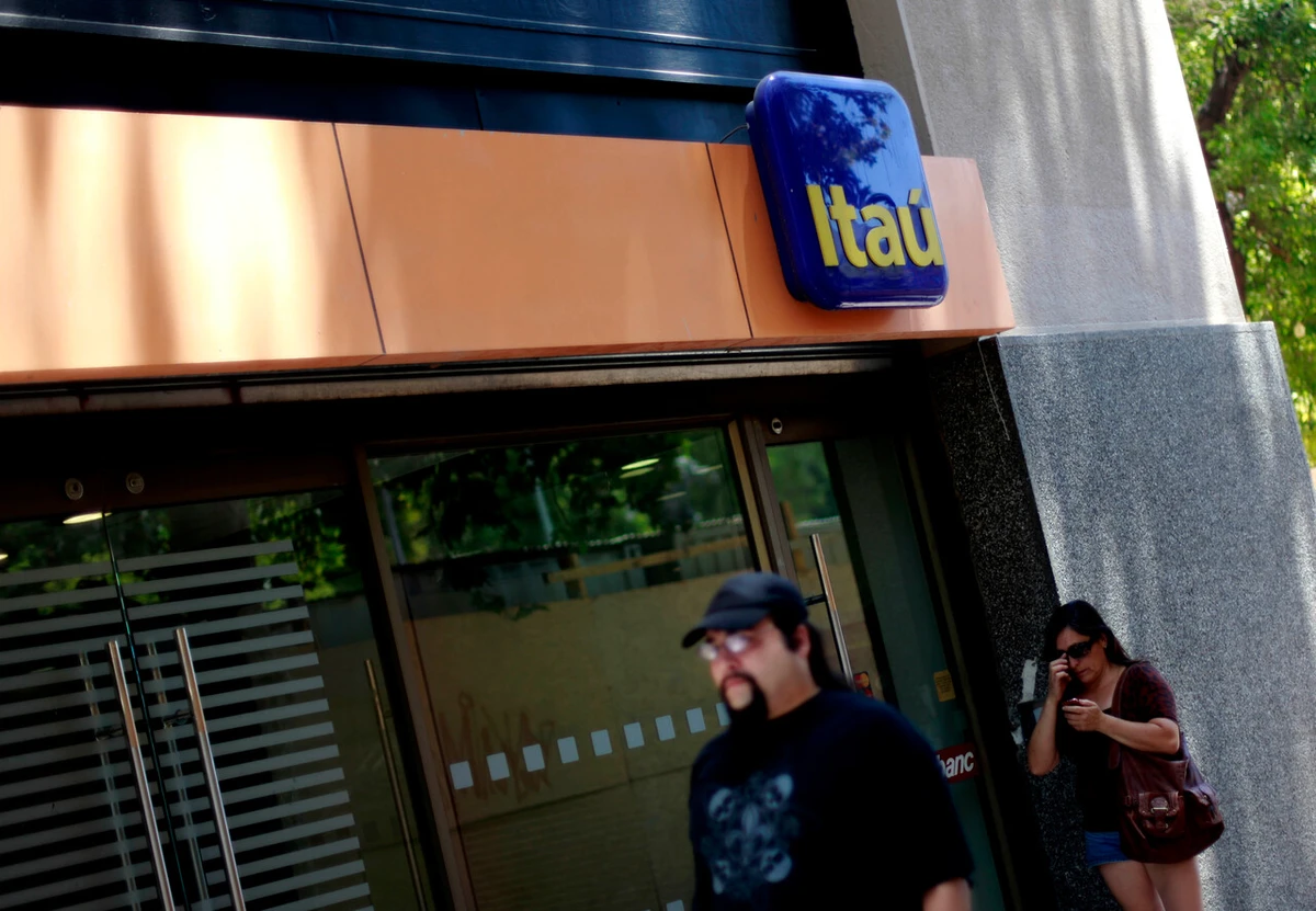 Fue víctima de estafa telefónica y banco quiso culparla: Corte obliga a devolverle $1,7 millones retenidos