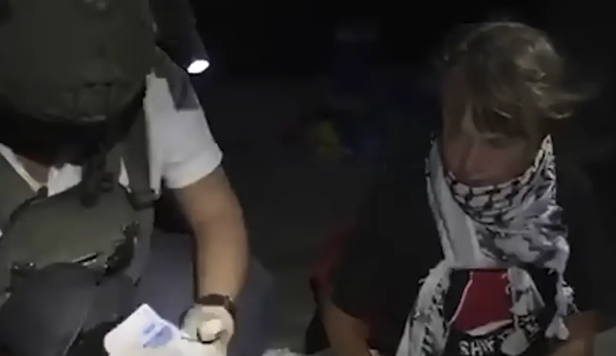 Greta Thunberg denuncia malos tratos en Israel: Desde fotos forzadas y falta de agua hasta la violación de sus derechos según ONG