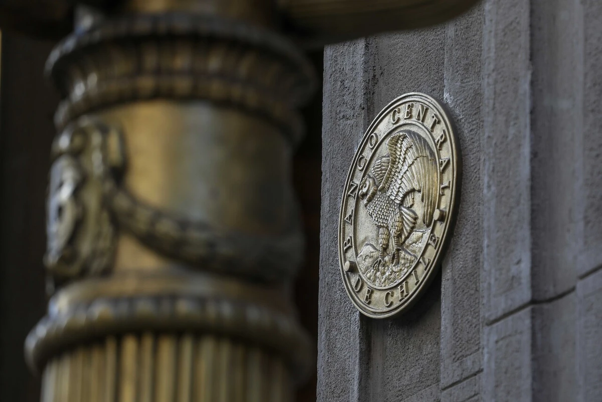 Imacec de diciembre supera expectativas, crece 1,7% y eleva proyección de PIB 2025 a 2,3%