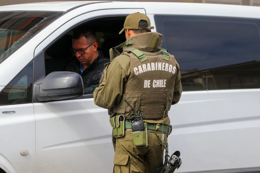 Intentó sobornar a Carabineros con $100 mil por no tener licencia: Incumplía arresto domiciliario y fue detenido