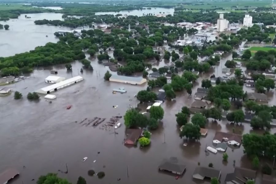 VIDEO| Ola de calor se combina con lluvias destructivas y pone en riesgo a millones en Estados Unidos