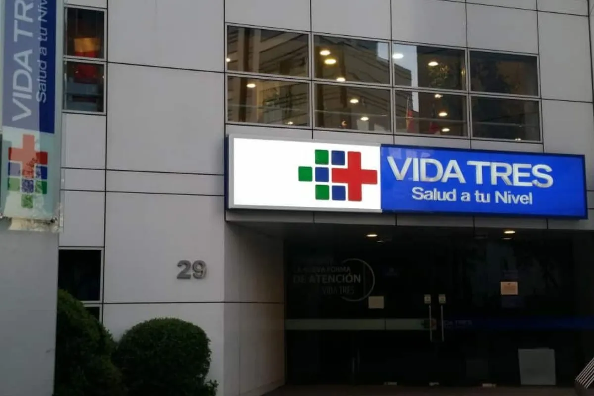 Isapre subió plan de salud a afiliado con tabla de factores derogada y deberá pagar $2,5 millones por daño emergente