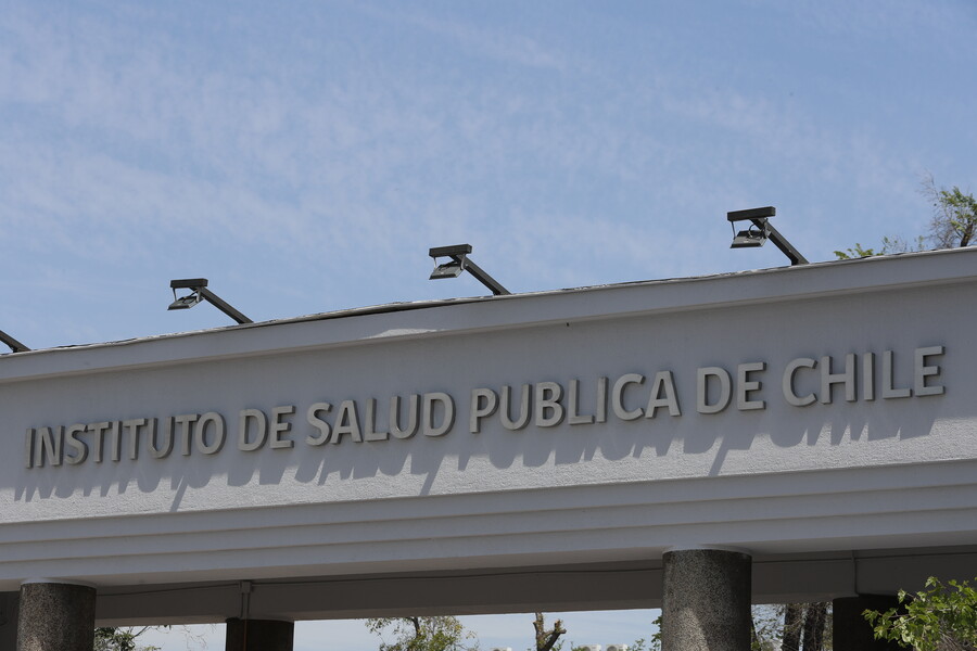 ISP advierte contaminación peligrosa de suero de laboratorio brasileño y ordena su retiro