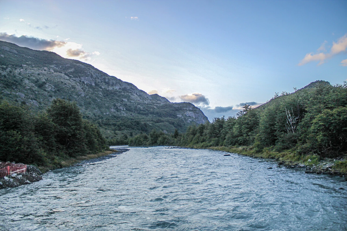 Israelí encendió cigarrillo en Torres del Paine: Justicia le prohíbe entrar a Chile por un año y donar $1 millón a Bomberos