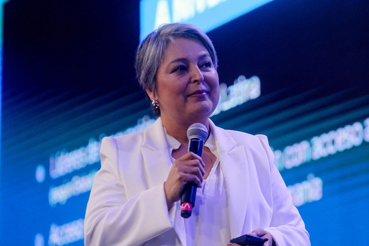 Jeannette Jara da el golpe y supera a Kast: Lidera la carrera presidencial con 27% tras alza sostenida y Kast se estanca
