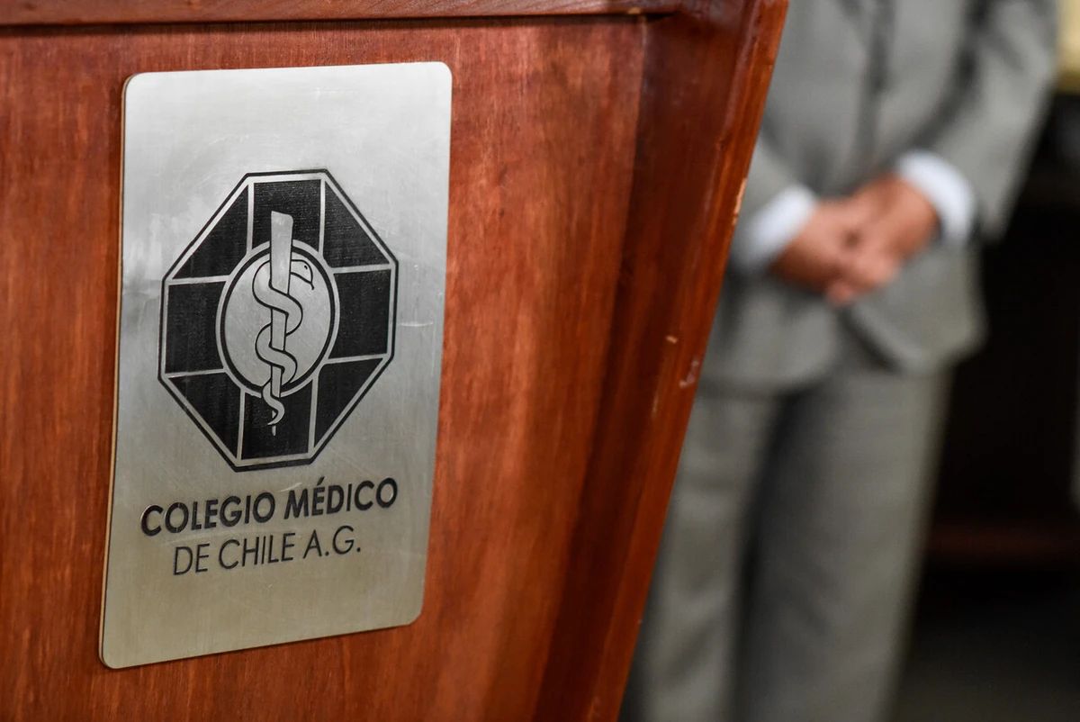 La batalla judicial que llevará el Colmed tras agresión en Cesfam de San Miguel: Doctora terminó con fractura nasal y se querellarán