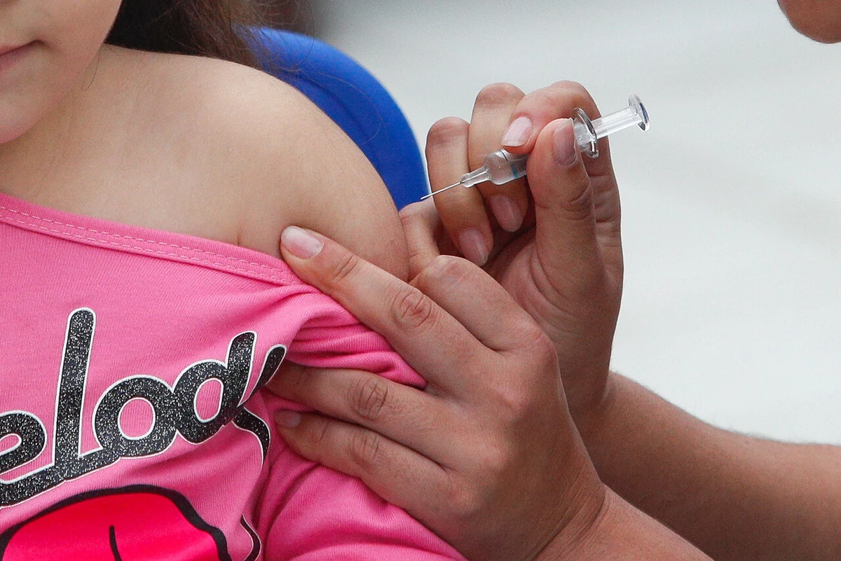 La historia de la niña sin vacunas desde 2022 por temor de sus padres: Corte ordena inmunizarla tras acción judicial municipal