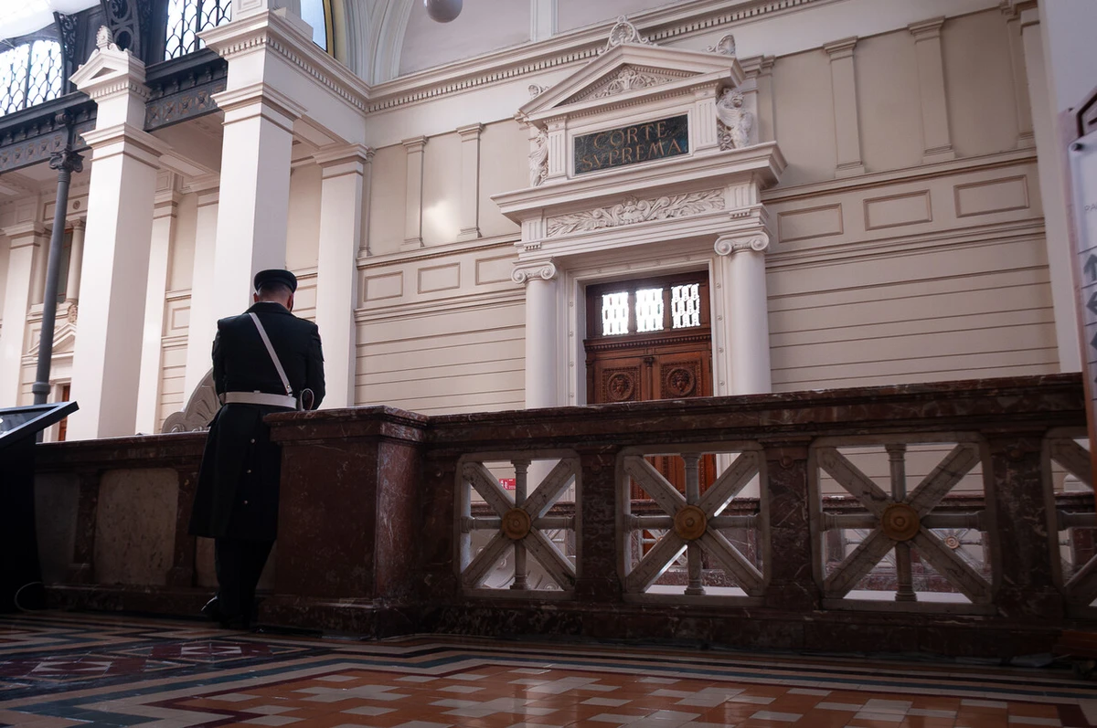 La historia del imputado que intentó frenar una reformalización por 950 delitos de usurpación de identidad: Suprema lo rechazó