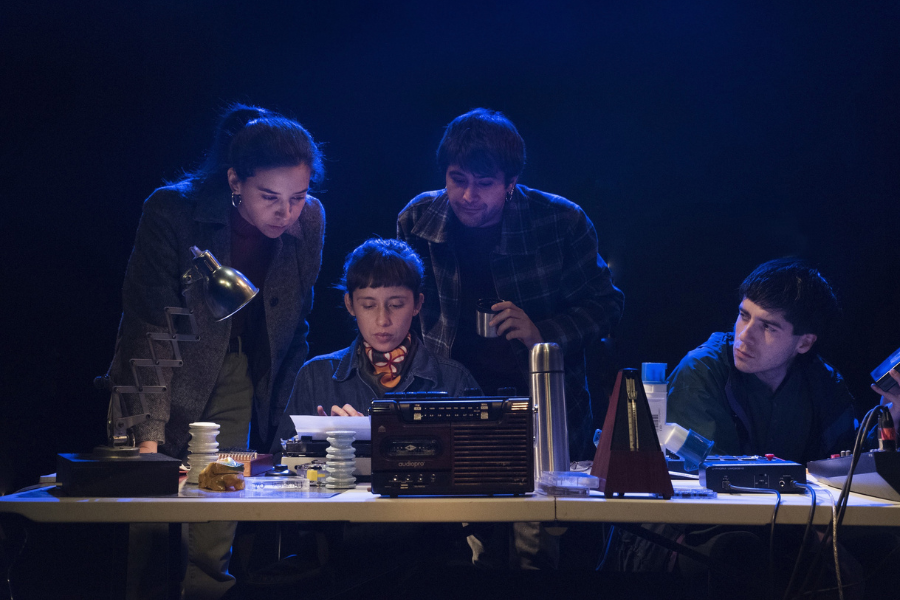 La luz eléctrica también es tema en el teatro con premiada obra que cuenta su llegada a Chile