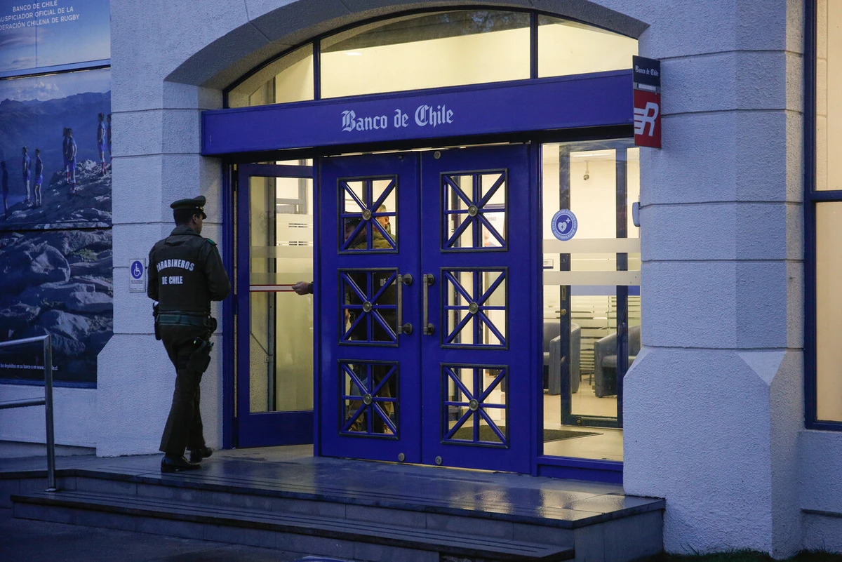 Le robaron el celular, le sacaron dos créditos por $9 millones y banco quiso cobrárselos: Suprema ordena eliminarlos