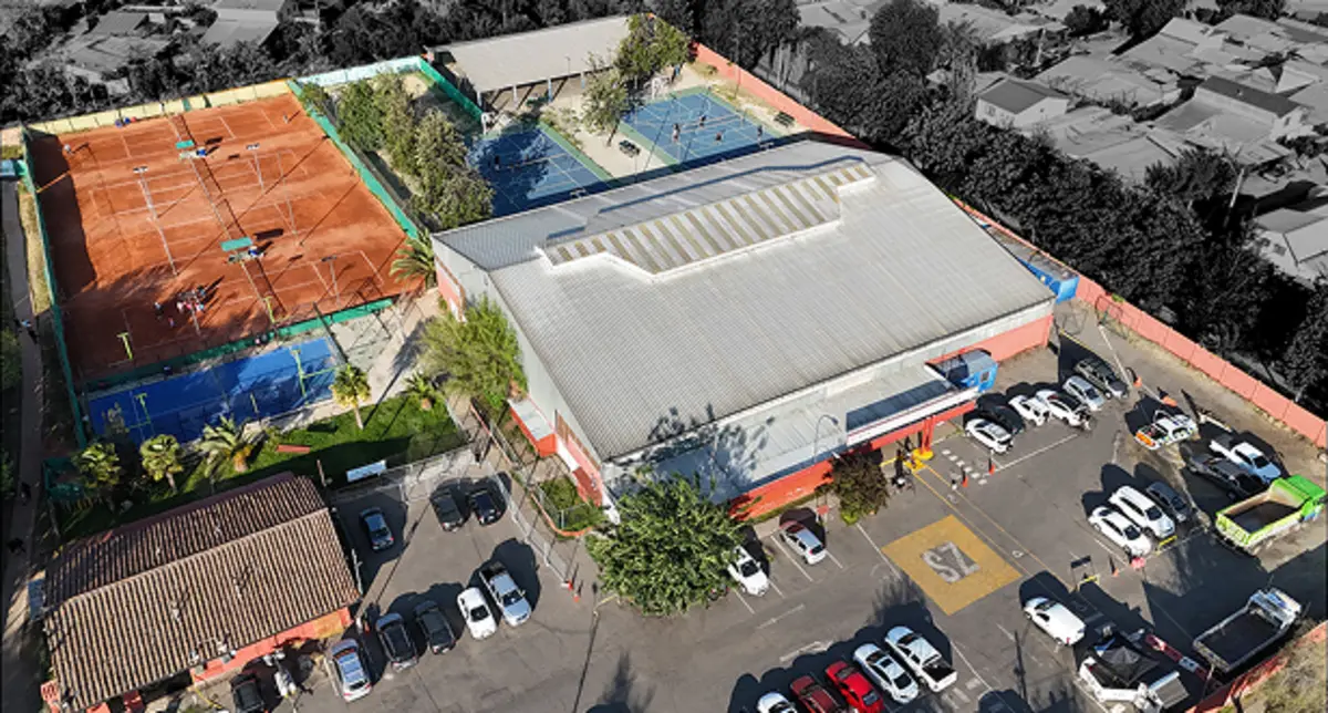 Le robaron su auto desde estacionamiento de gimnasio municipal de La Florida: Tribunal ordena pagar $20 millones