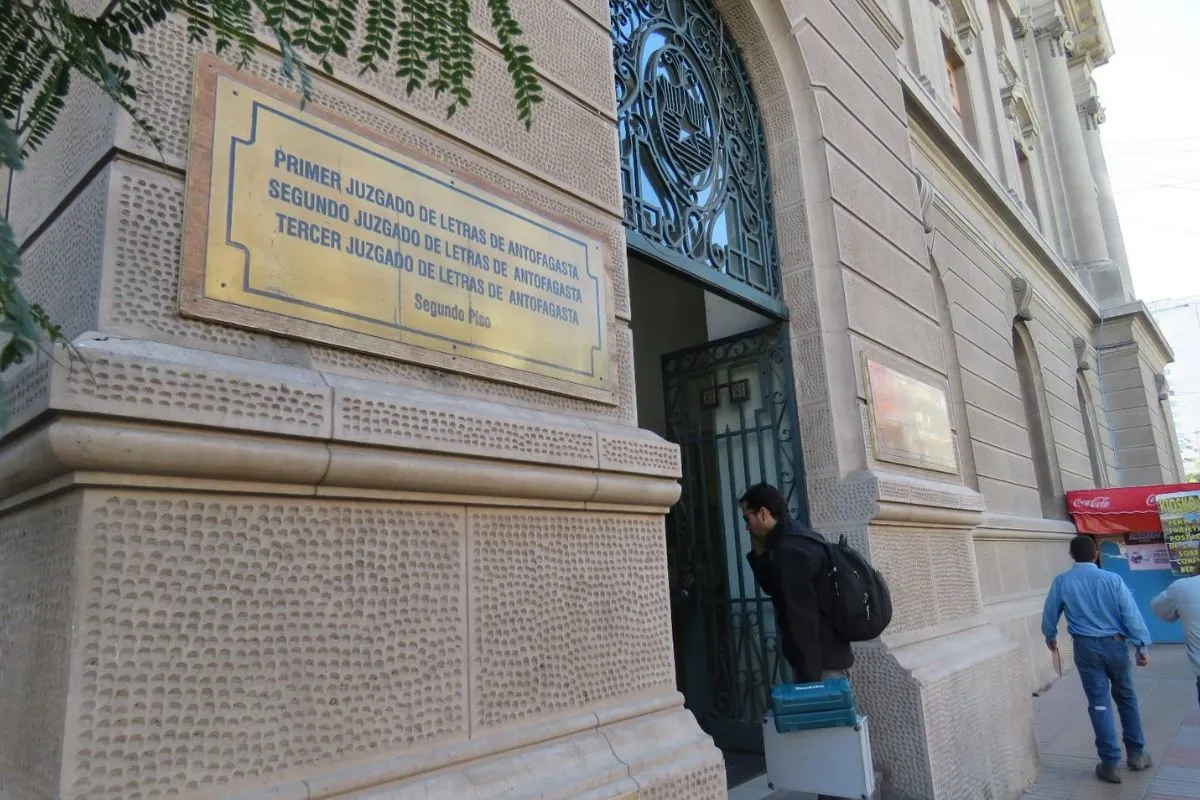 Lo detuvieron por error porque tenía el mismo nombre que imputado por VIF: Pasó tres días preso y deberán pagarle $30 millones