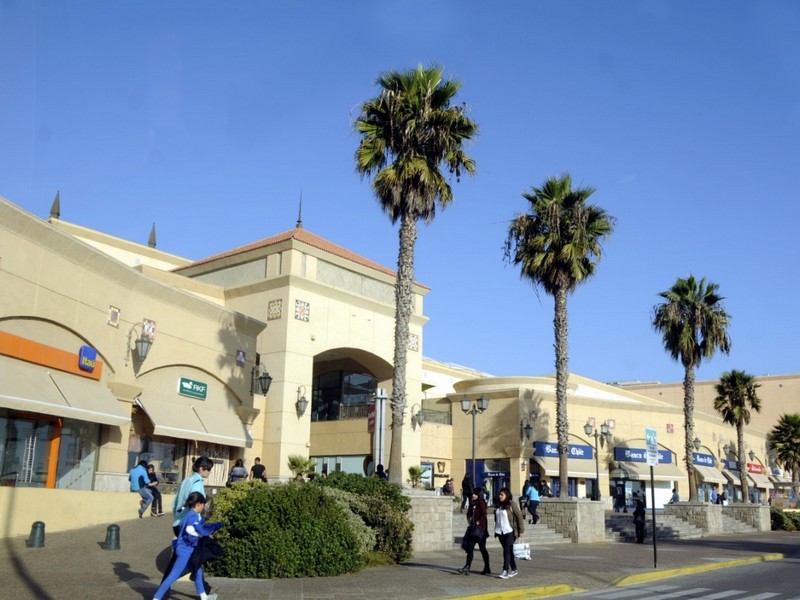 Sufrió caída y golpe en la cabeza en mall por cerámica desnivelada: Corte ordena millonaria indemnización