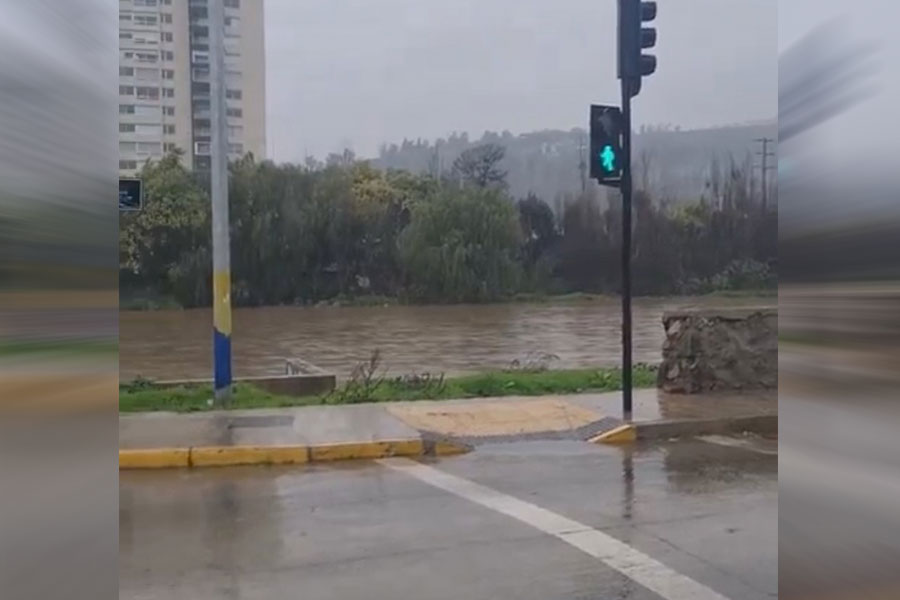 Temporal: Cierran Ruta 68, Estero Marga-Marga a punto de colapso y otro edificio con socavón