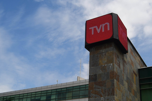 Más de $120 millones en unos pocos animadores: Revelan sueldos de rostros de TVN en medio de crisis financiera