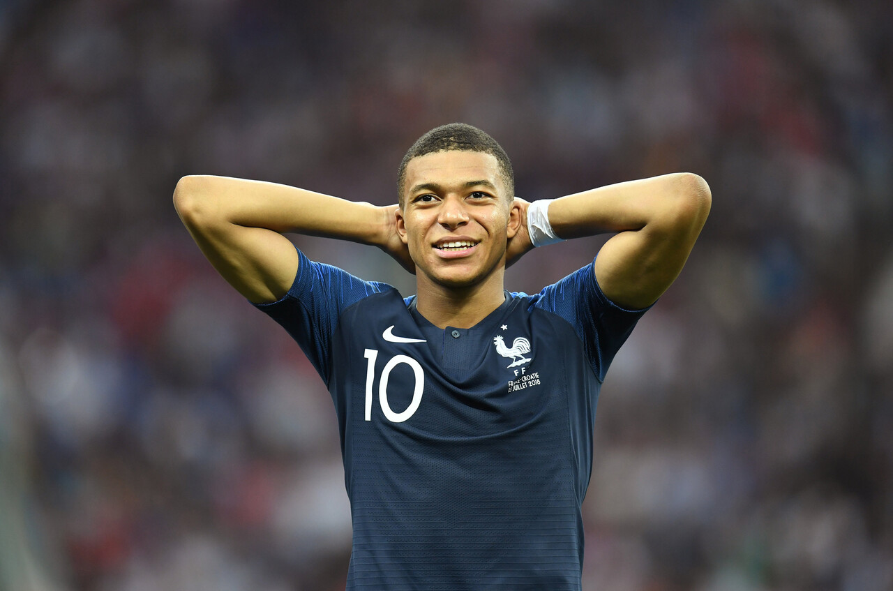 Gobierno de Francia alienta a futbolistas a criticar avance de la ultraderecha como Mbappé