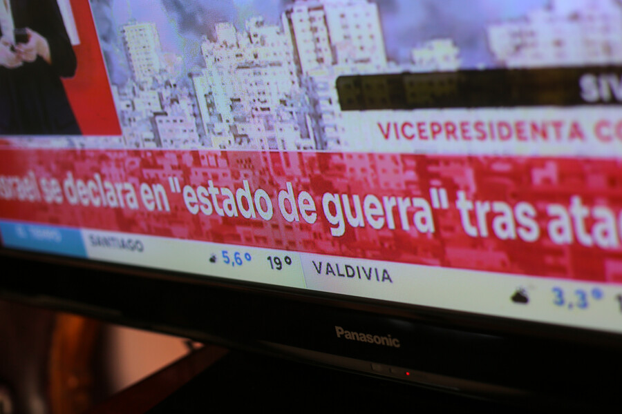 Medios chilenos enfrentan polarización política y población que se rehusa al consumo de noticias