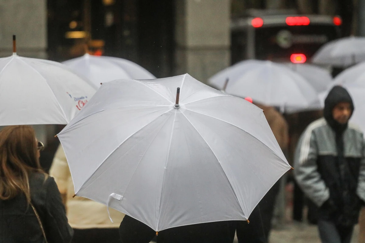Meteorología activó alerta y aviso: Tormentas eléctricas afectarán toda la semana a tres regiones del país