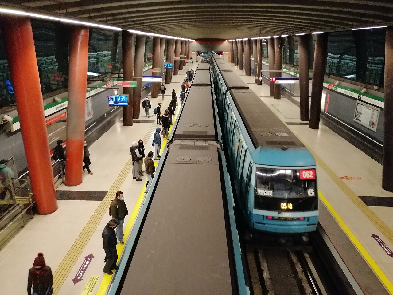 Feriado del 20 de junio: Revisa cómo funcionará el comercio y nuevo horario del Metro