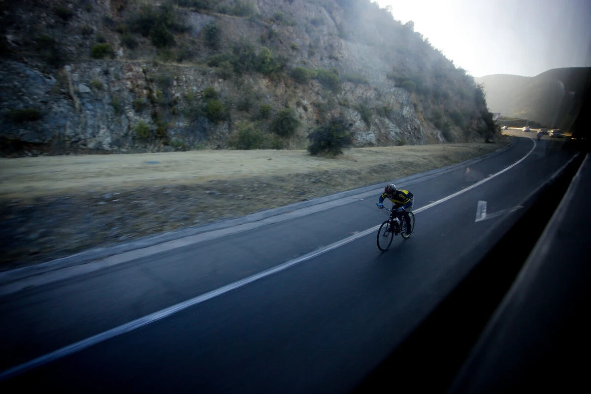 Microbús de locomoción colectiva dejó a ciclista con 90% de incapacidad: Suprema confirmó pago de $150 millones a cónyuge e hijos