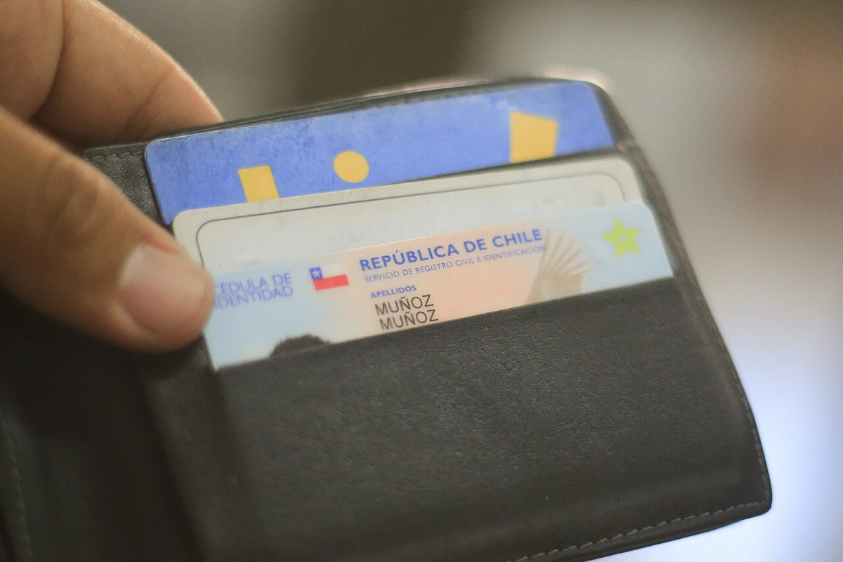 Migrante perdió carné en control policial y Registro Civil negó reimpresión por estar vencida: Corte lo consideró ilegal