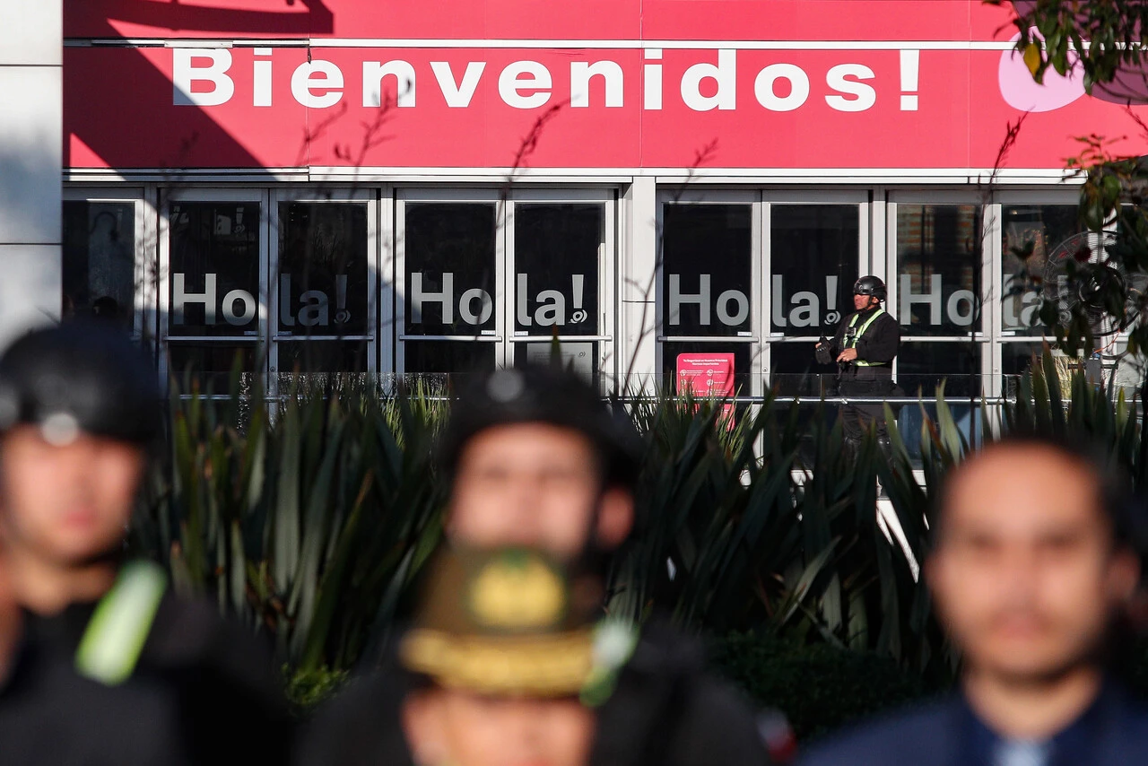 Mujer sufrió desgarro tras caída en escalera mecánica defectuosa del Mall Plaza Oeste: Corte ordenó pagarle $8 millones
