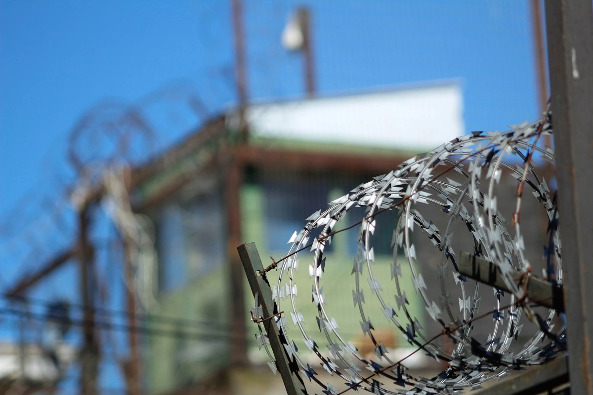 Mujeres en cárceles chilenas aumentan 79% en cuatro años, muchas son madres y casi la mitad está sin condena