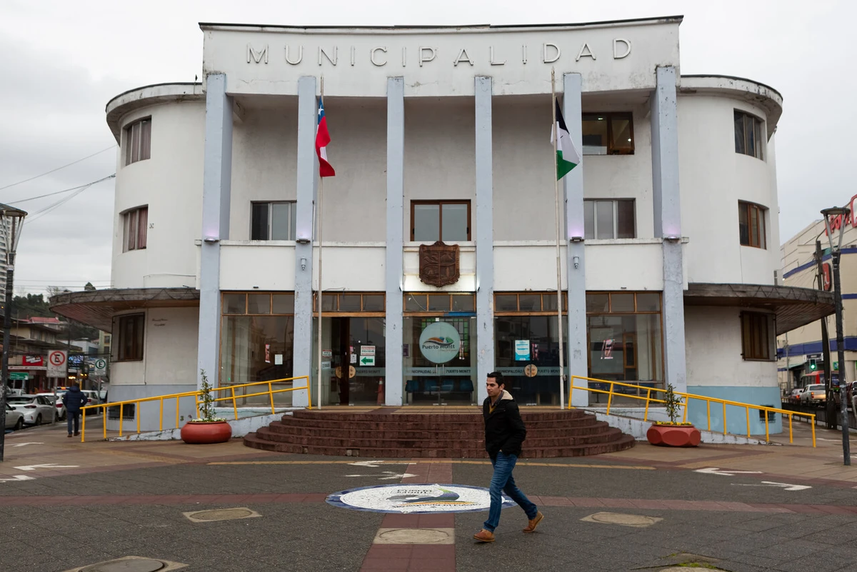 Municipio creó zonas donde no puede haber comercio ambulante y vendedores fueron a juicio: Suprema respalda ordenanza