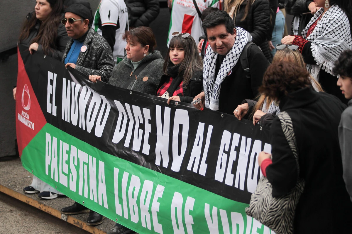 “No nos es indiferente”: Chilenos protestan a diario frente a la Embajada de Israel por hambruna en Gaza