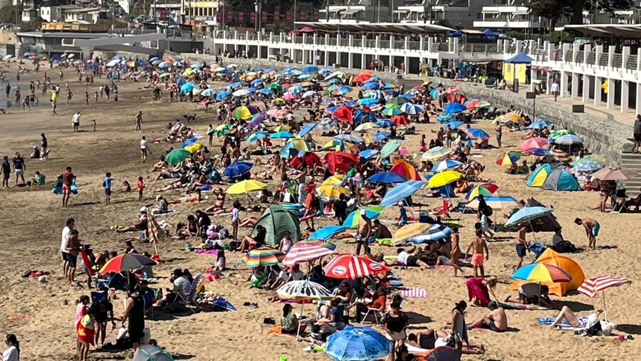 Orinar, topless o música: Multas playeras más sorprendentes y una de ellas en Chile no rankea