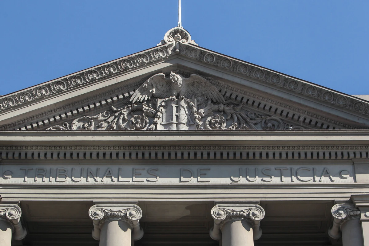 Padre logró que suspendieran arraigo tras deuda de $54 millones en pensión de alimentos: Suprema ordenó revisar liquidación