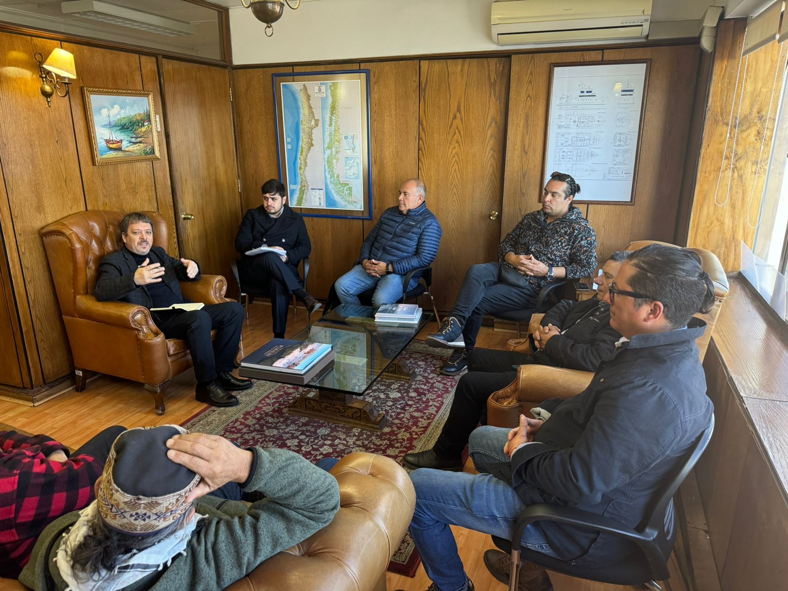 Pescadores artesanales piden acelerar tramitación de Ley de Pesca en reunión con Ejecutivo y parlamento