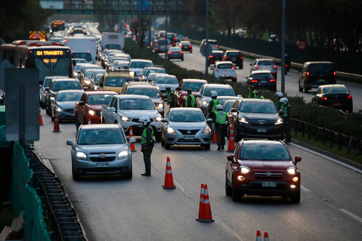 Por cambiar de pista sin precaución y causar choque deberá pagar $2 millones a otro conductor: Quedó todo grabado por víctima