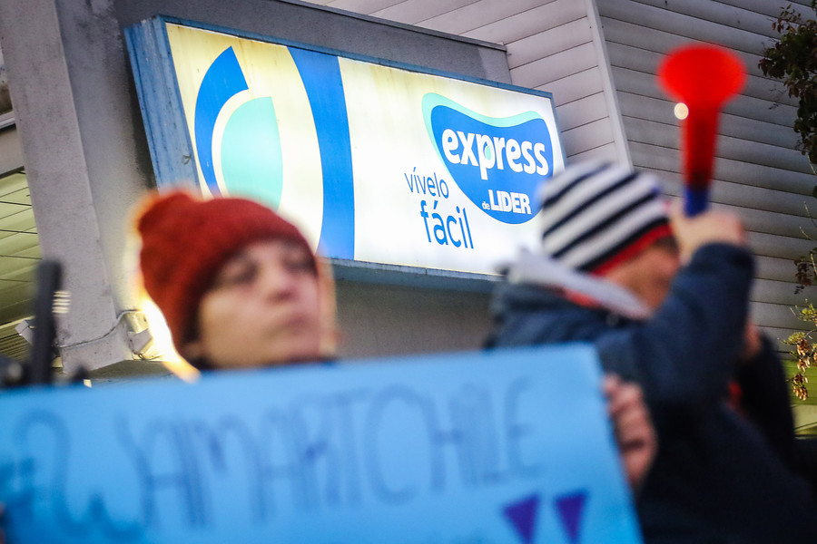 Por huelga de trabajadores de Walmart 75 supermercados cerrarán y 82 operarán parcialmente