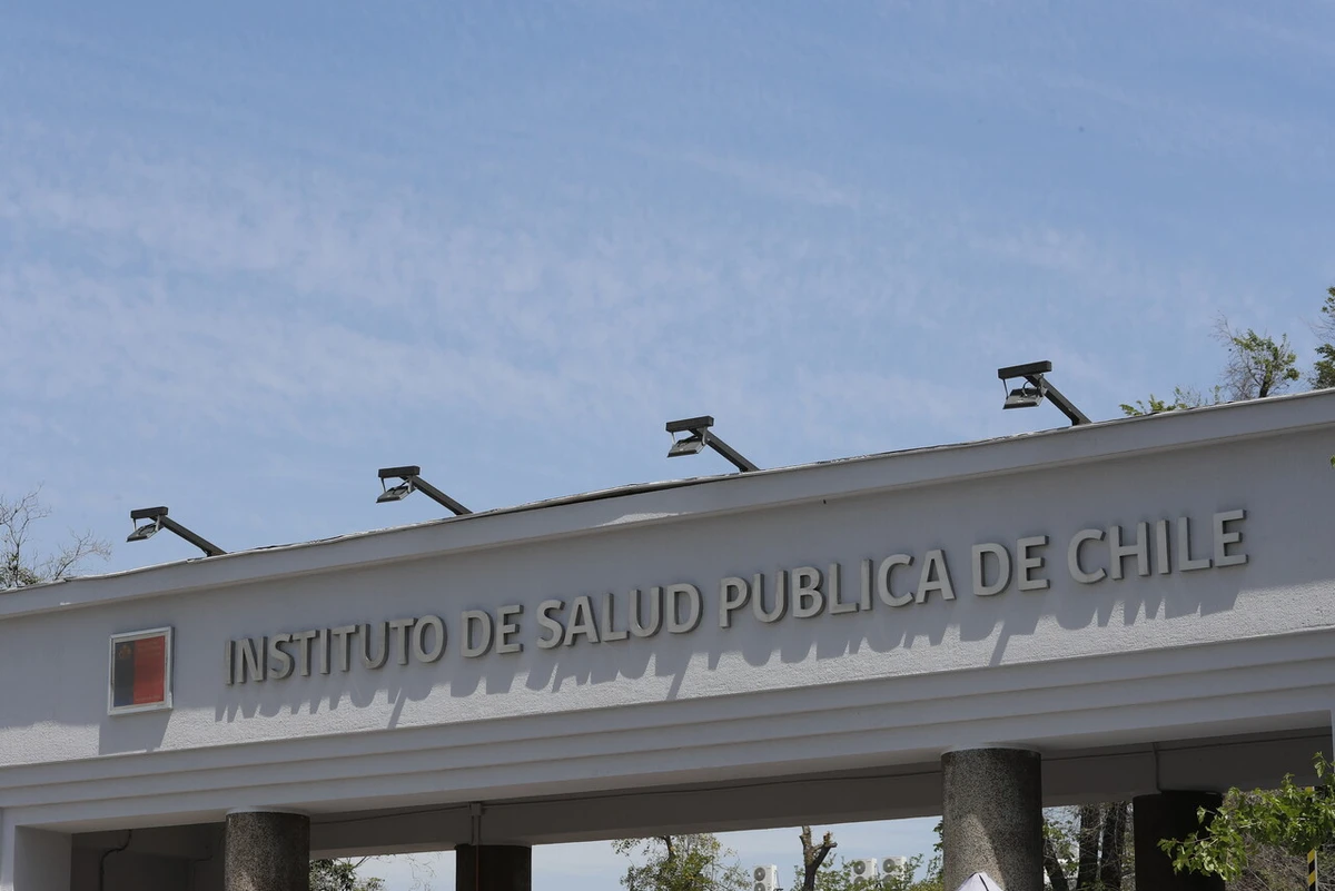 Por publicitar precios y productos farmacéuticos sin autorización del ISP: Medio de comunicación multado con $13 millones