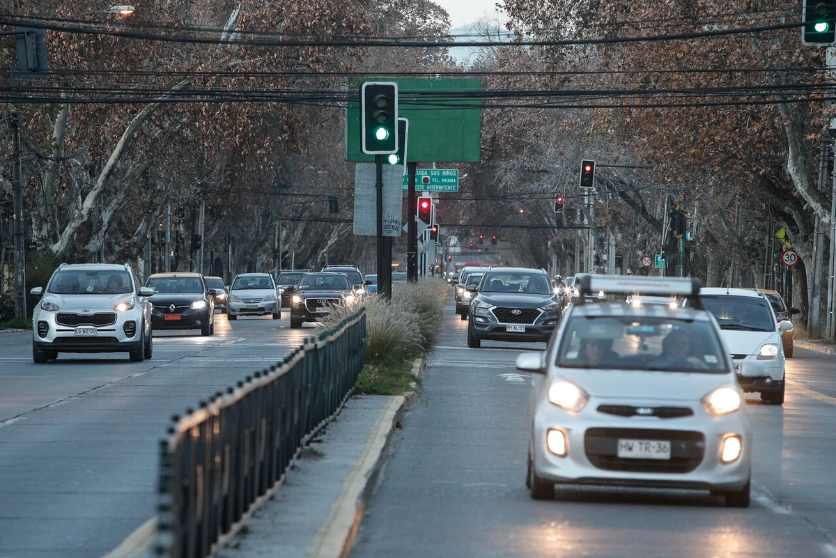 Preemergencia Ambiental en Santiago: Amplían restricción vehicular y seis dígitos no podrán circular este jueves