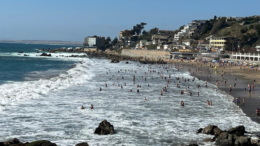 Preocupa retroceso en playas en Chile por pérdida de vida costera e impacto en el turismo