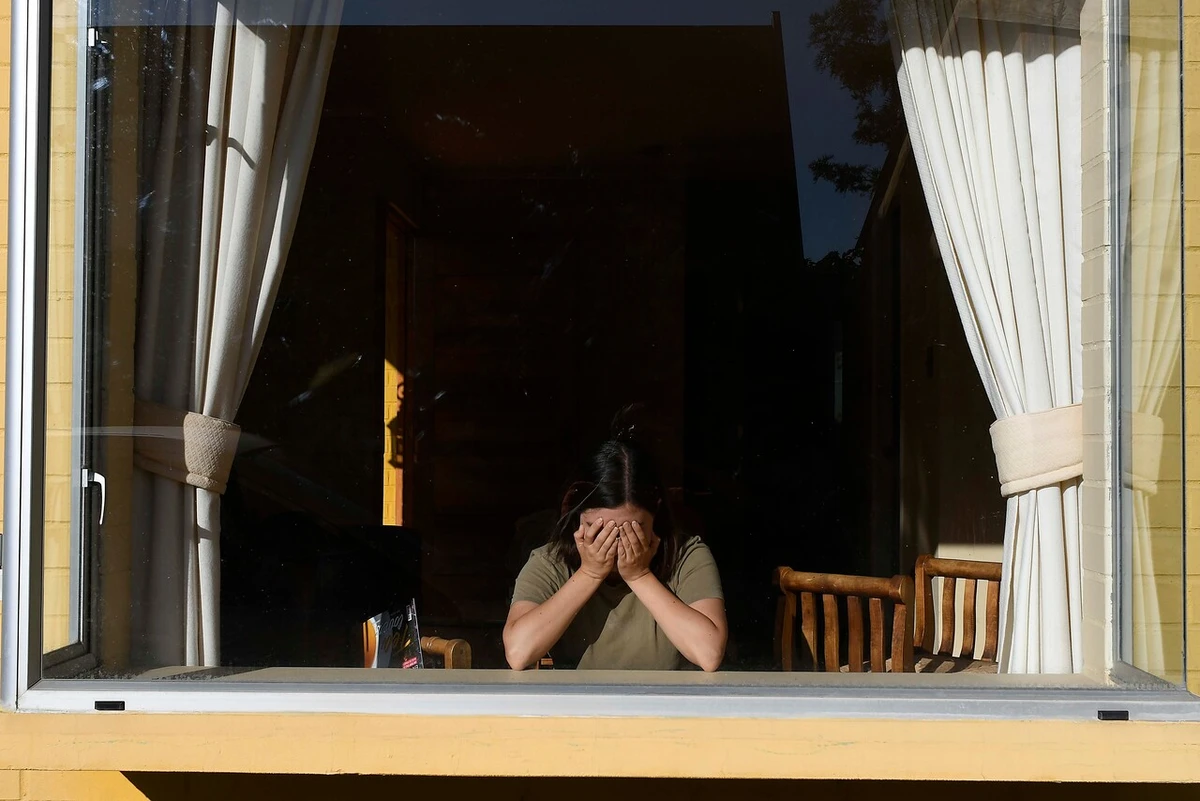 Problemas de salud mental bajan a 12,7% en Chile pero brecha de género persiste: 17,8% en mujeres y 7,3% en hombres