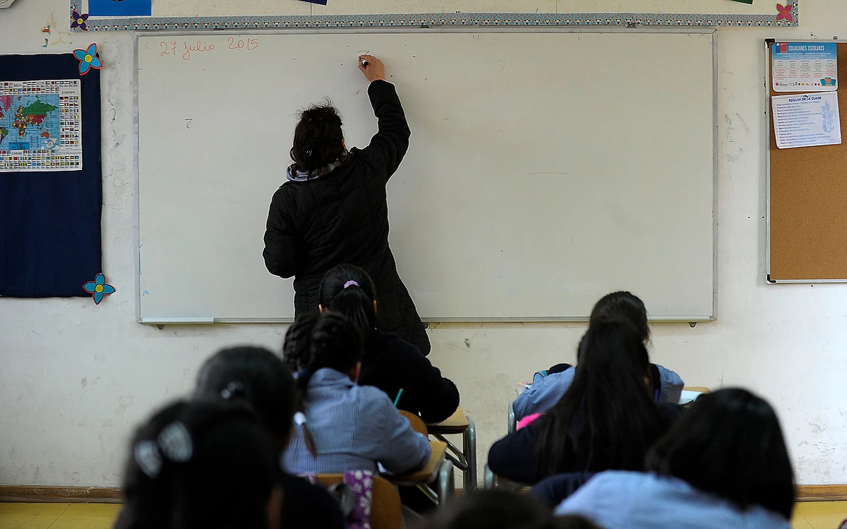 Profesora se quemó gravemente tras encender horno en mal estado de liceo técnico: Deberán indemnizarla con $140 millones