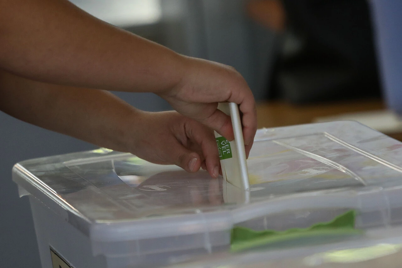 Quince partidos al borde del apagón: FRVS, Evópoli, Demócratas y Radical no alcanzan el umbral para seguir existiendo