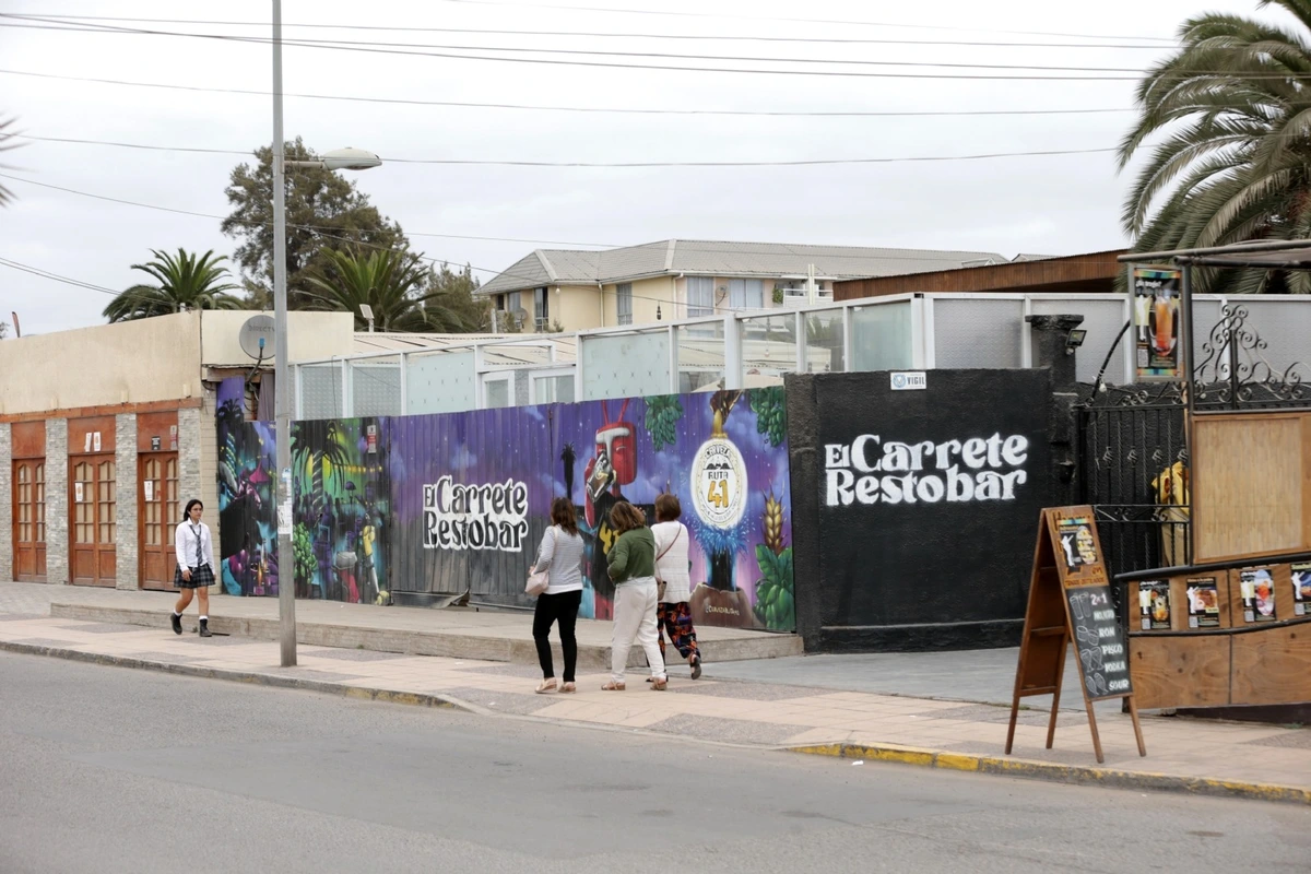 Restobar emitía música sobre los límites permitidos y afectaba a vecinos: Tribunal Ambiental confirmó multa de $71 millones