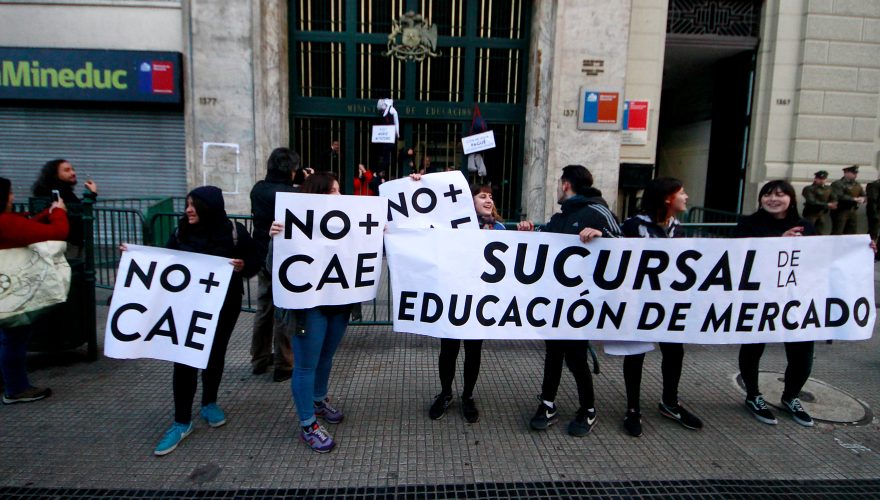 Revés para deudores del CAE: Corte Suprema da el visto bueno para cobros sin prescripción